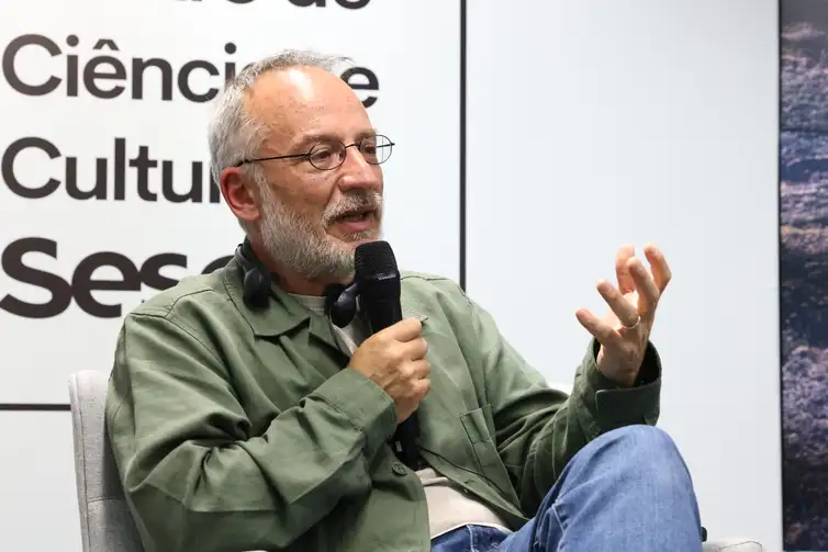 Rio de Janeiro (RJ), 09/06/2026 - O escritor e neurobiólogo italiano Stefano Mancuso realiza palestra na abertura do Centro de Ciências e Culturas Sesc RJ - CCCS e da Galeria VÃO, na Avenida presidente Vargas. Foto: Rovena Rosa/Agência Brasil